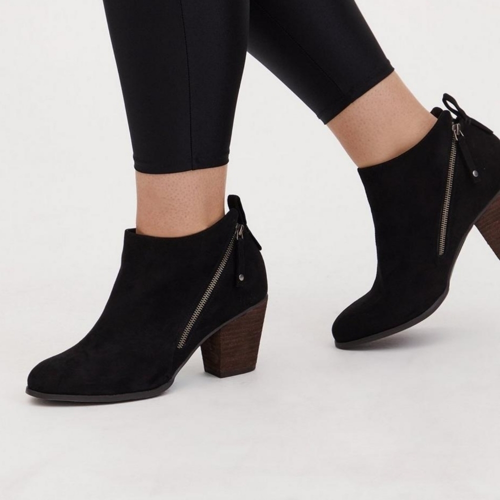 Torrid Black Faux Suede Ankle Boots Heels Booties Side Zipper Size 10 W Wide